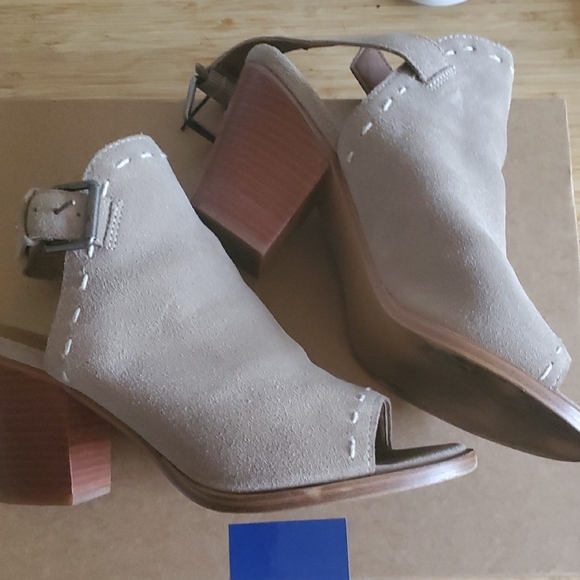 FRYE & CO Elegant Tan Women's Shoes - Picture 8 of 11